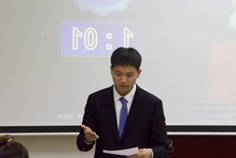 穿着西装笔挺的男子与配字
描述已自动生成